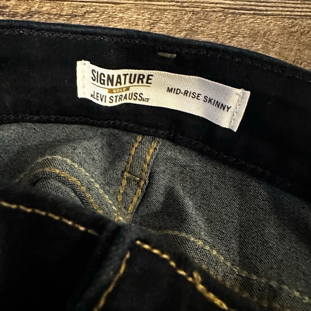 Woman's Signature Mid-Rise Skinny Jeans - Picture 3 of 3